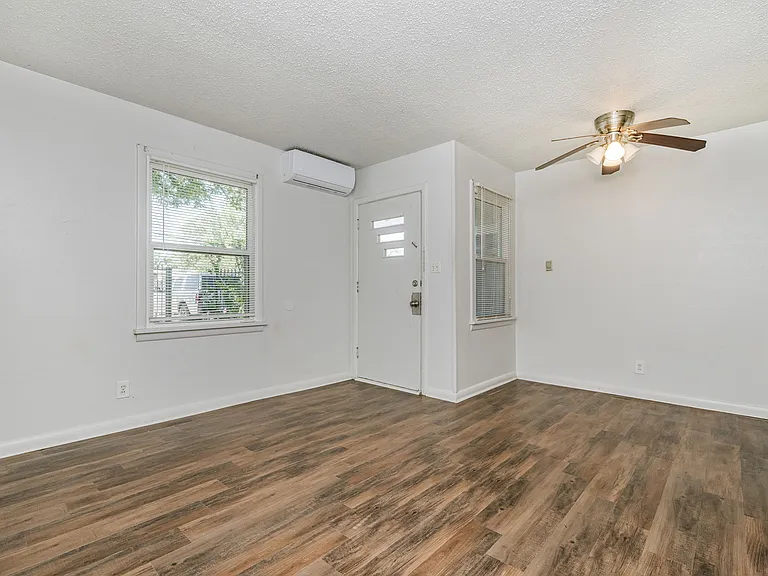 2304 SW 8th Ave #1 — Photo 6