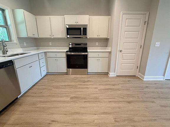 5th image of 203 S Goodman St #2