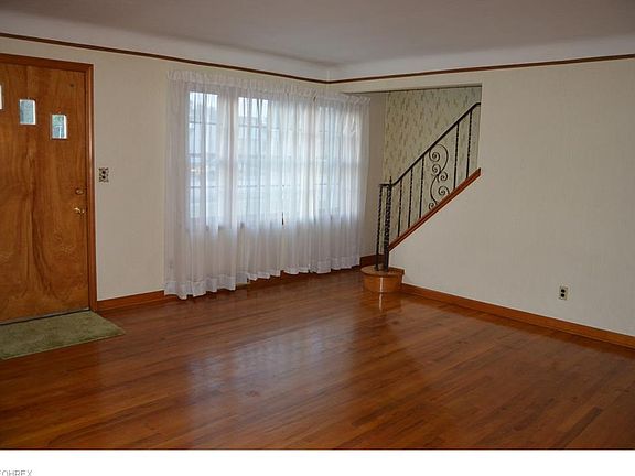 4th image of 28610 Lake Shore Blvd