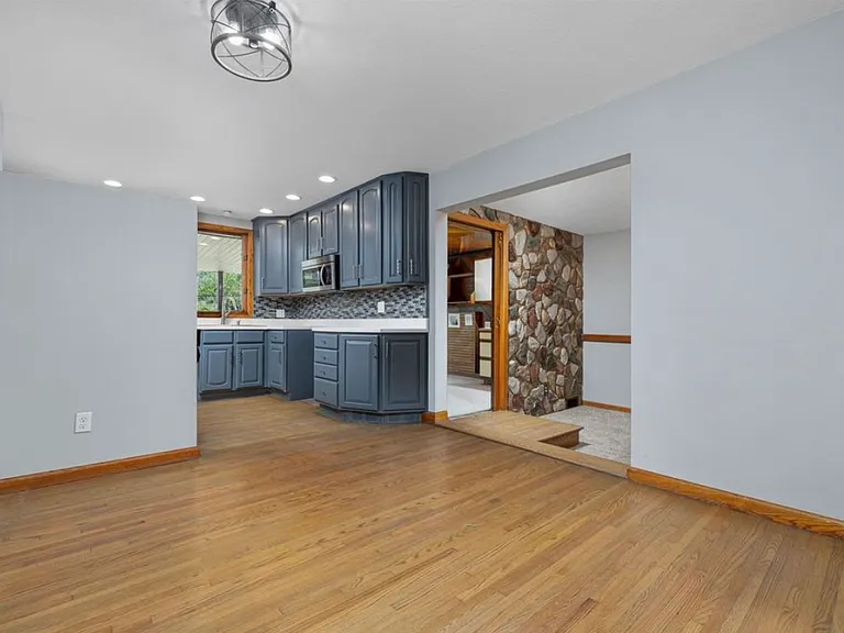4818 W Jefferson Blvd — Photo 4