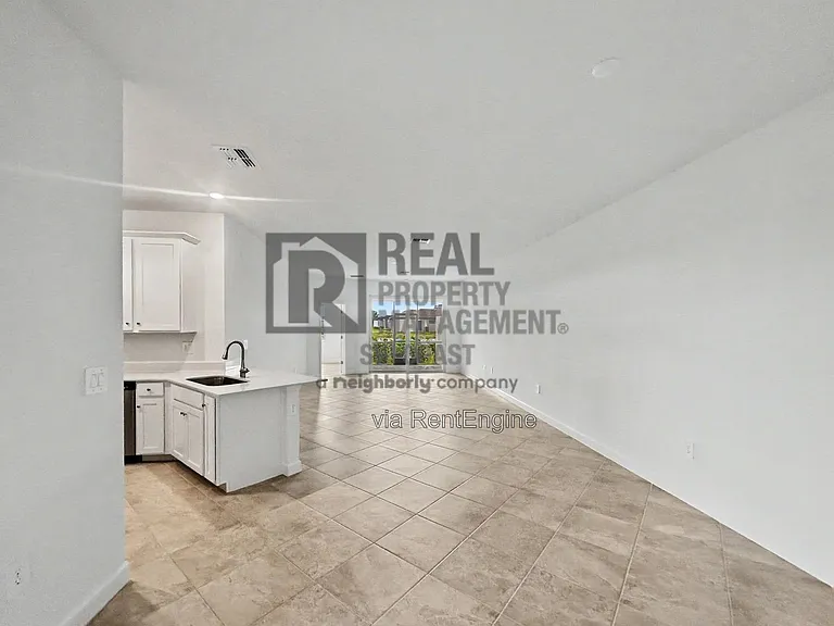 20501 Hazelnut Ct S — Photo 4