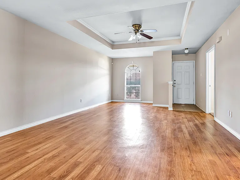 1702 Medina Dr — Photo 7