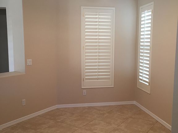 4th image of 3101 E County Down Dr
