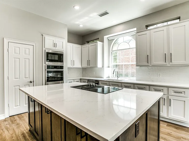 1270 Lakeway Dr — Photo 16