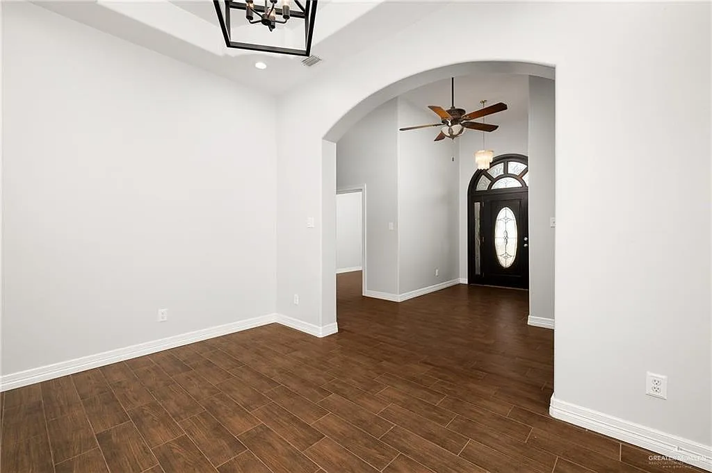 4 bed, 5.0 bath, 2926 sqft, $2,500 — Photo 4