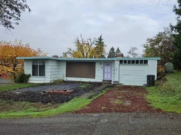 104 SE 8th St, Oakland, OR 97462