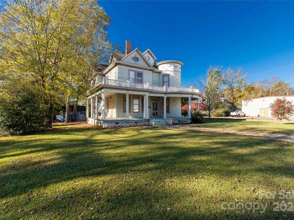 307 Kings Mountain St, Clover, SC 29710
