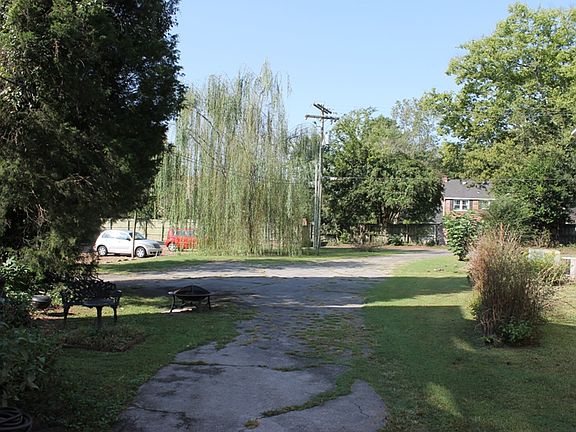 2nd image of 813 N Wood Ave #B