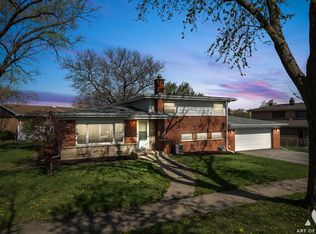 348 Constance Ln, Chicago Heights, IL 60411