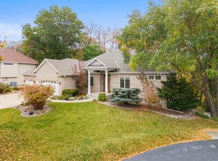 542 Majestic Oaks Ct, Eagan, MN 55123