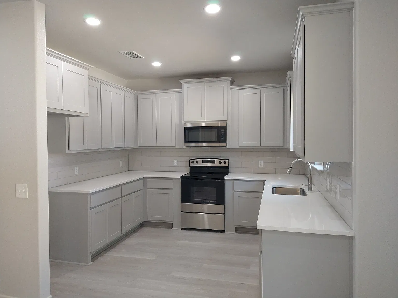 1006 Wooded Hollow Court - 107 — Photo 3