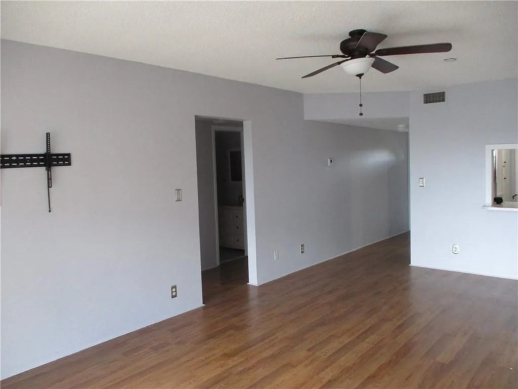 1 bed, 1.0 bath, 728 sqft, $1,500 — Photo 2