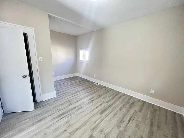 539 S Fort Ave — Photo 8