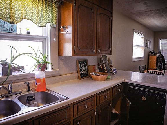 5th image of 212 Lakeside Dr