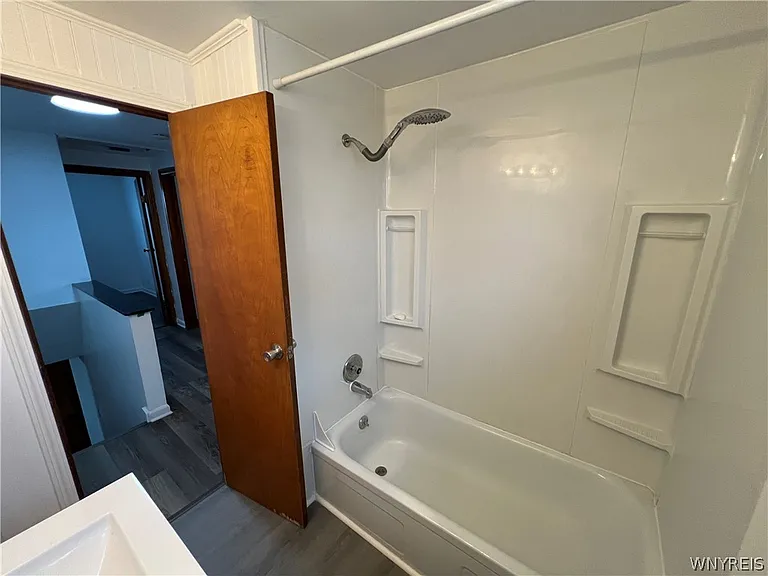 512 Cayuga Rd — Photo 12
