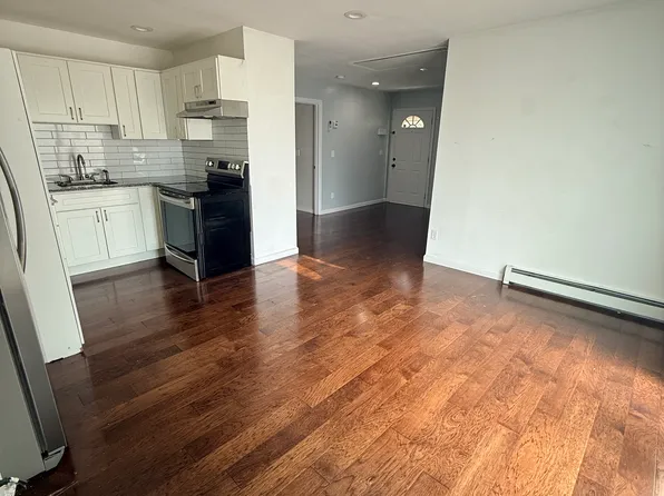 3 Heather Ct, Centereach, NY