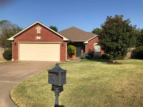 902 Lauren Ln, Stillwater, OK 74075