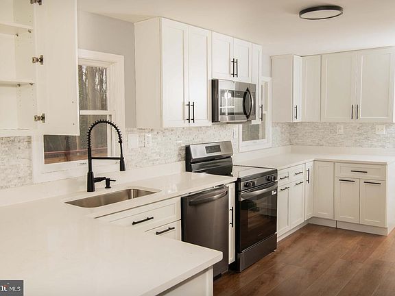 2nd image of 4785 Mountain Rd