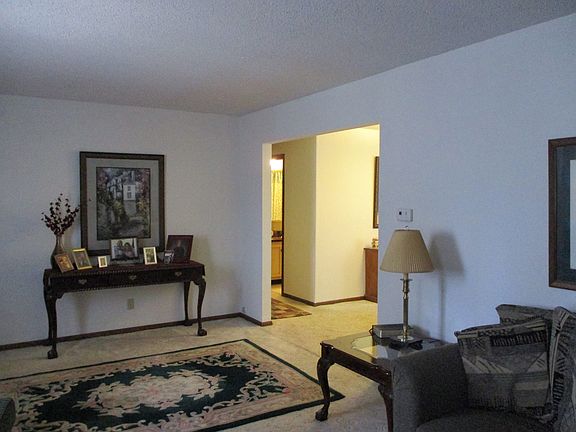 5th image of 102 S Dilworth Ln