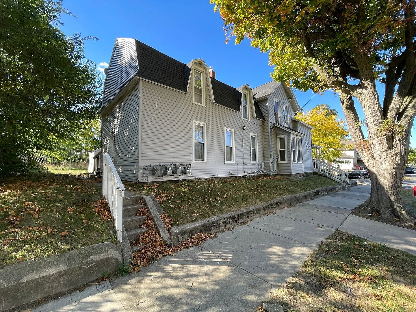 1 bed, 1.0 bath, 560 sqft, $895 — Photo 2