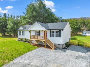 29 Kanes Dr, Hendersonville, NC 28739