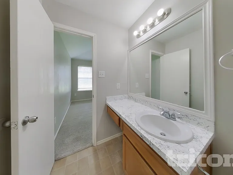 1403 Glens Ferry Ln — Photo 8