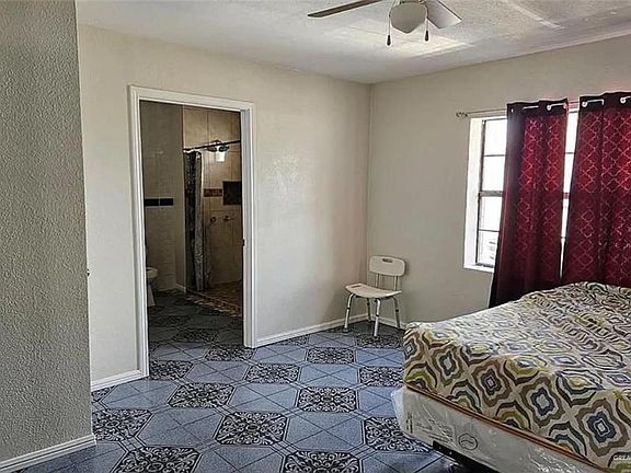 2nd image of 224 N La Paloma St