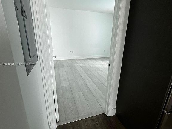3rd image of 500 Brickell Ave APT 1207