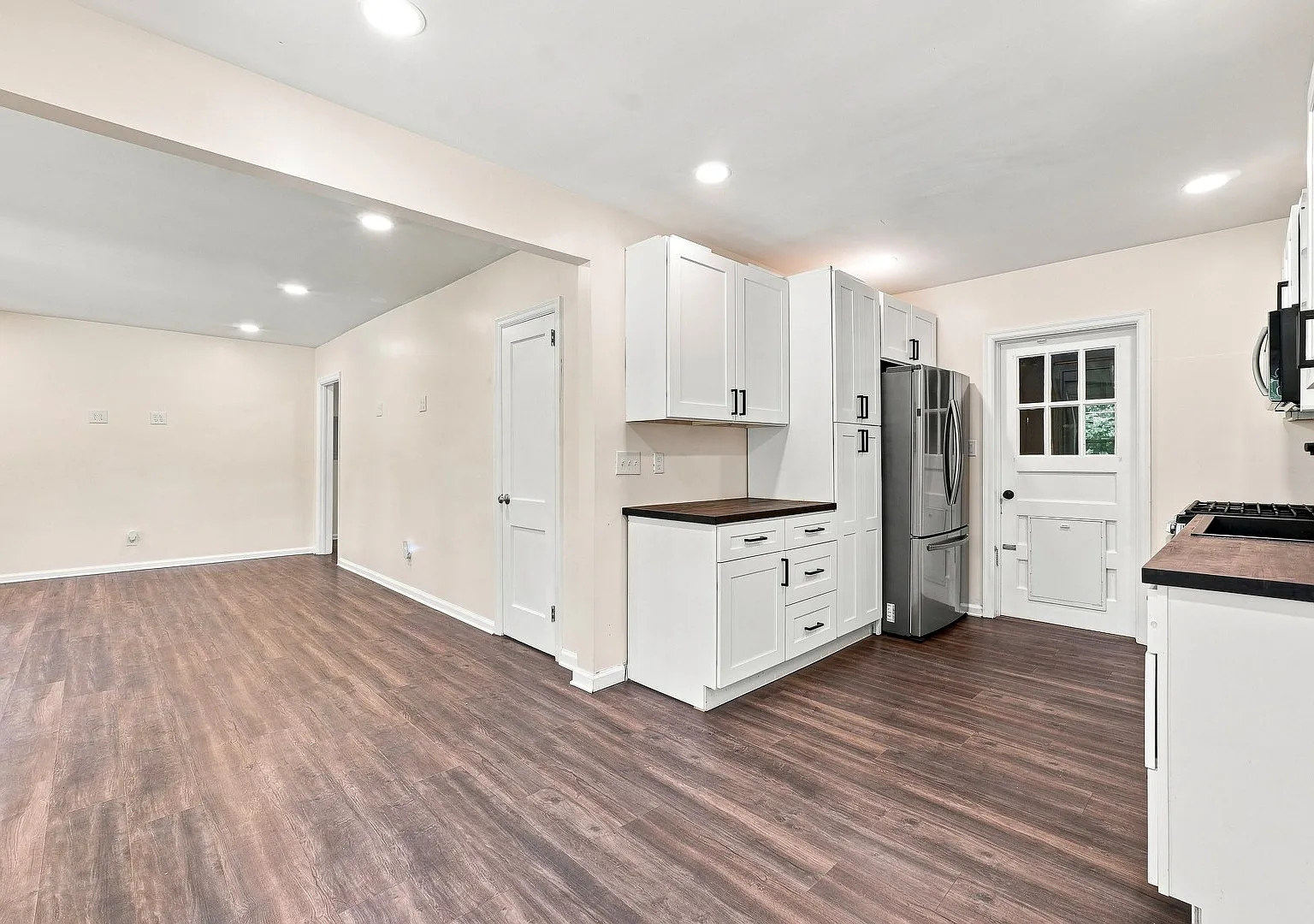 3 bed, 1190 sqft, $2,195 — Photo 3