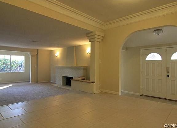 4th image of 9826 Noble Ave