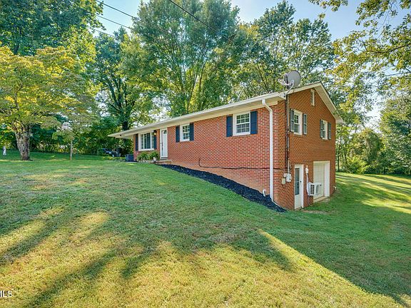 3rd image of 108 Forest Ln