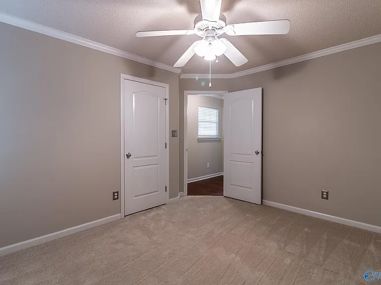 124 Wittington Ln — Photo 18