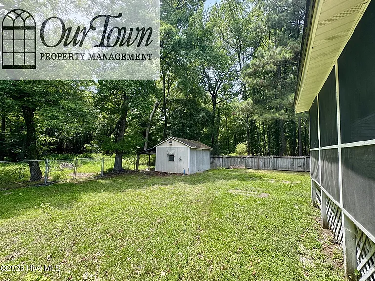 3003 Woodgreen Dr N — Photo 4