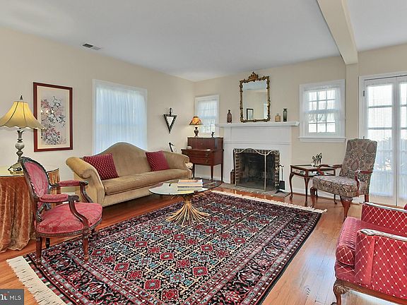 5th image of 2857 Rosemary Ln