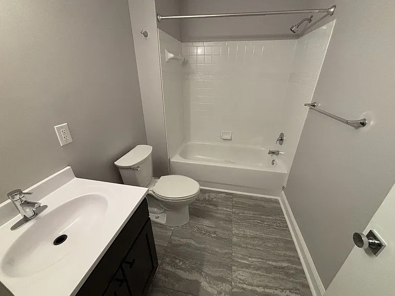 306 W Franklin — Photo 11