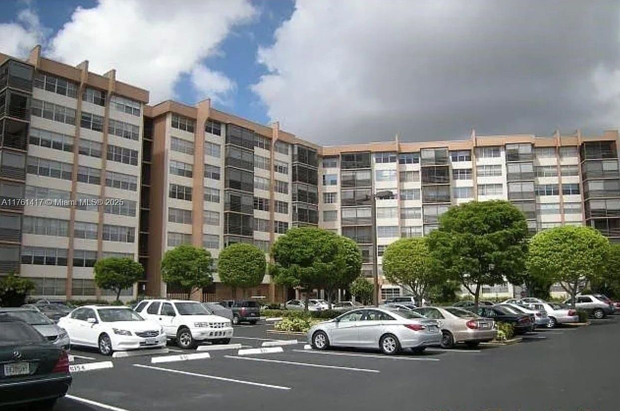 1100 Saint Charles Pl APT 717