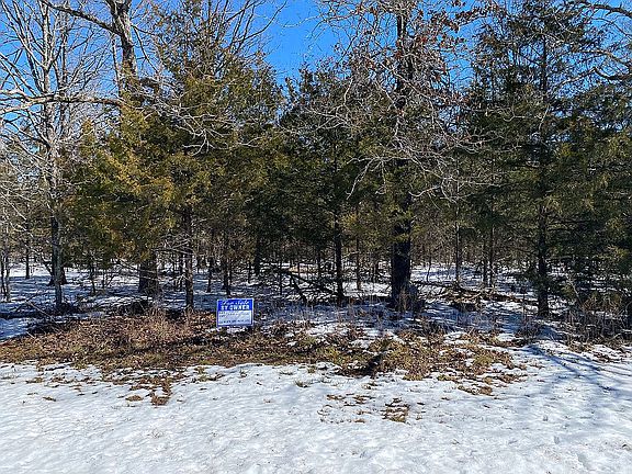 3rd image of 704 N Bend Dr