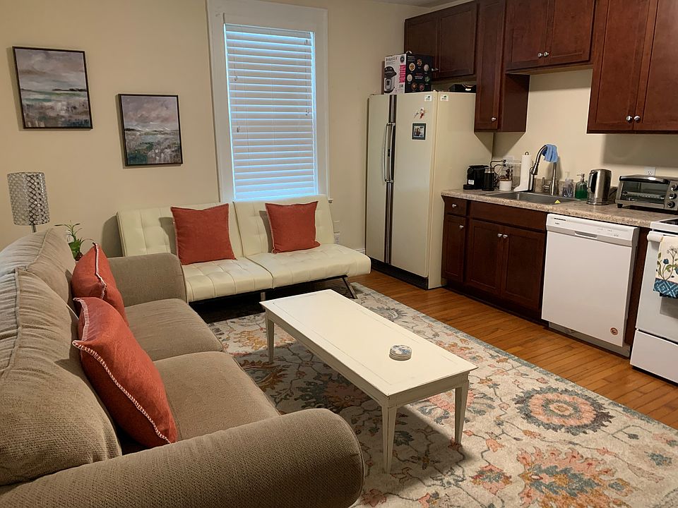 KITCHEN / LIVING AREA
