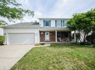 3114 Eagle Creek Dr, Bloomington, IL 61704