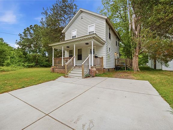 3rd image of 2306 Bainbridge Blvd