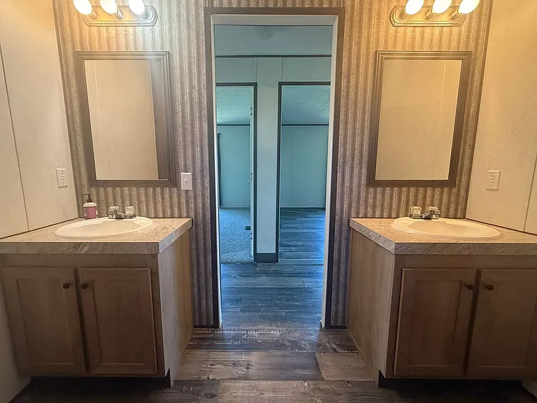 175 Oak Ln — Photo 37