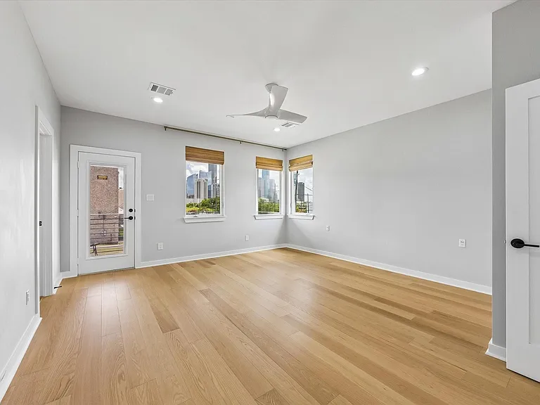 304 Hogan St — Photo 12
