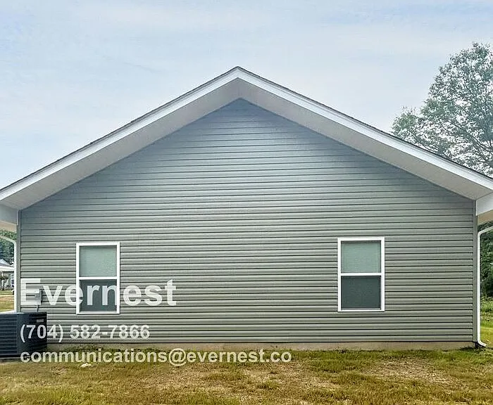 411 S Spargo St — Photo 14