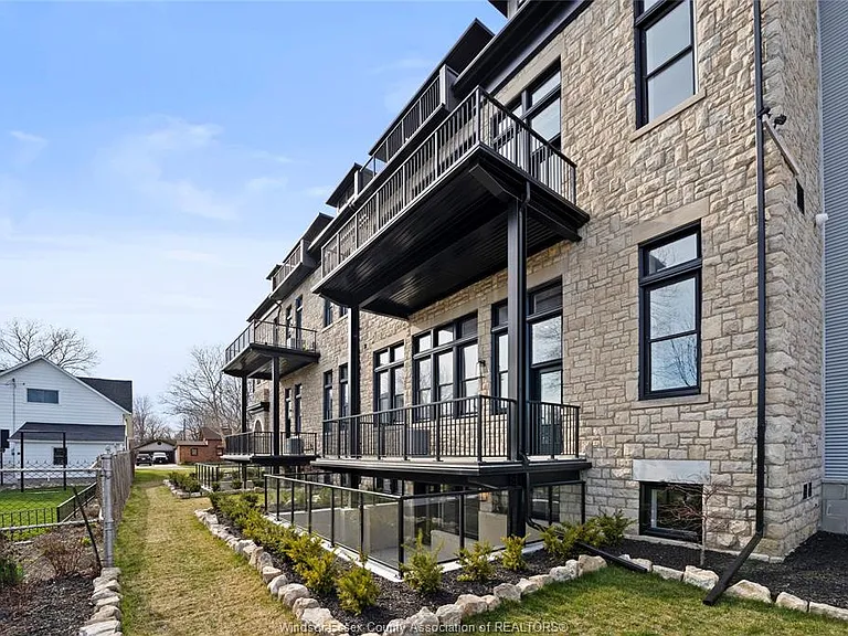 247 Brock St #404 — Photo 30