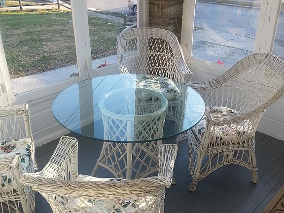 Beautiful whit wicker dining set included