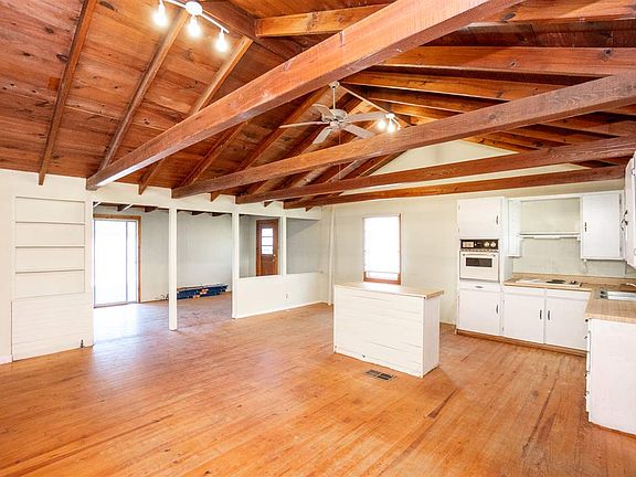 5th image of 19861 Southside Cir