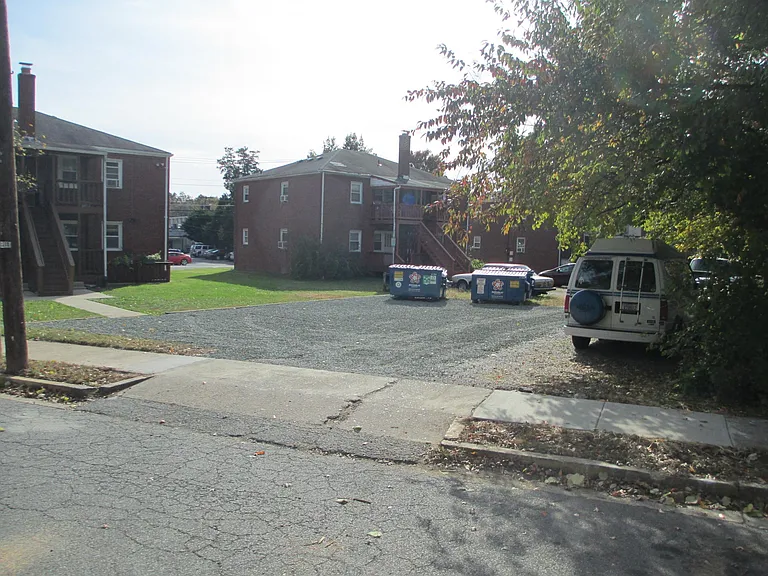 300 S Maple Ave — Photo 12