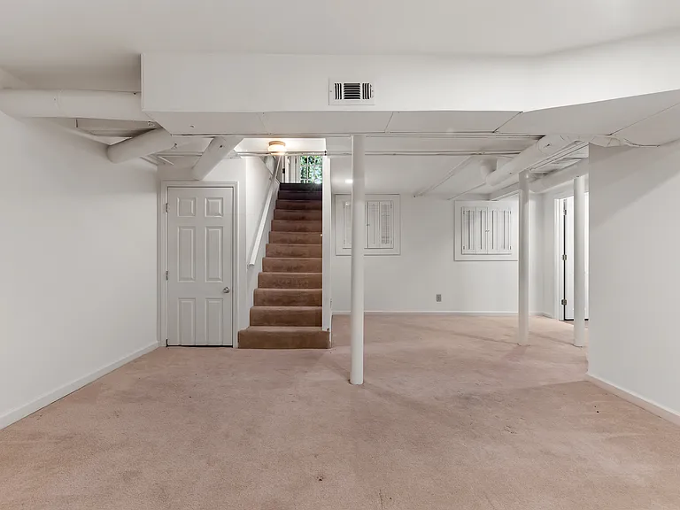 404 Lotis Way — Photo 30