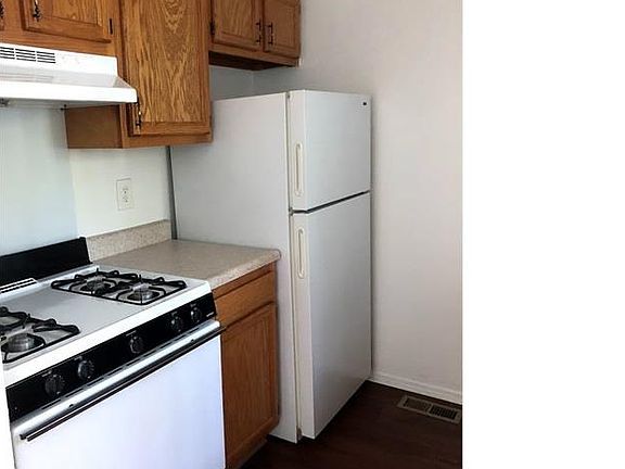 4th image of 422 Villa Dr