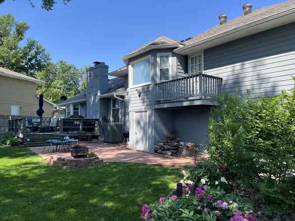1105 Hackney Dr, Papillion, NE 68046